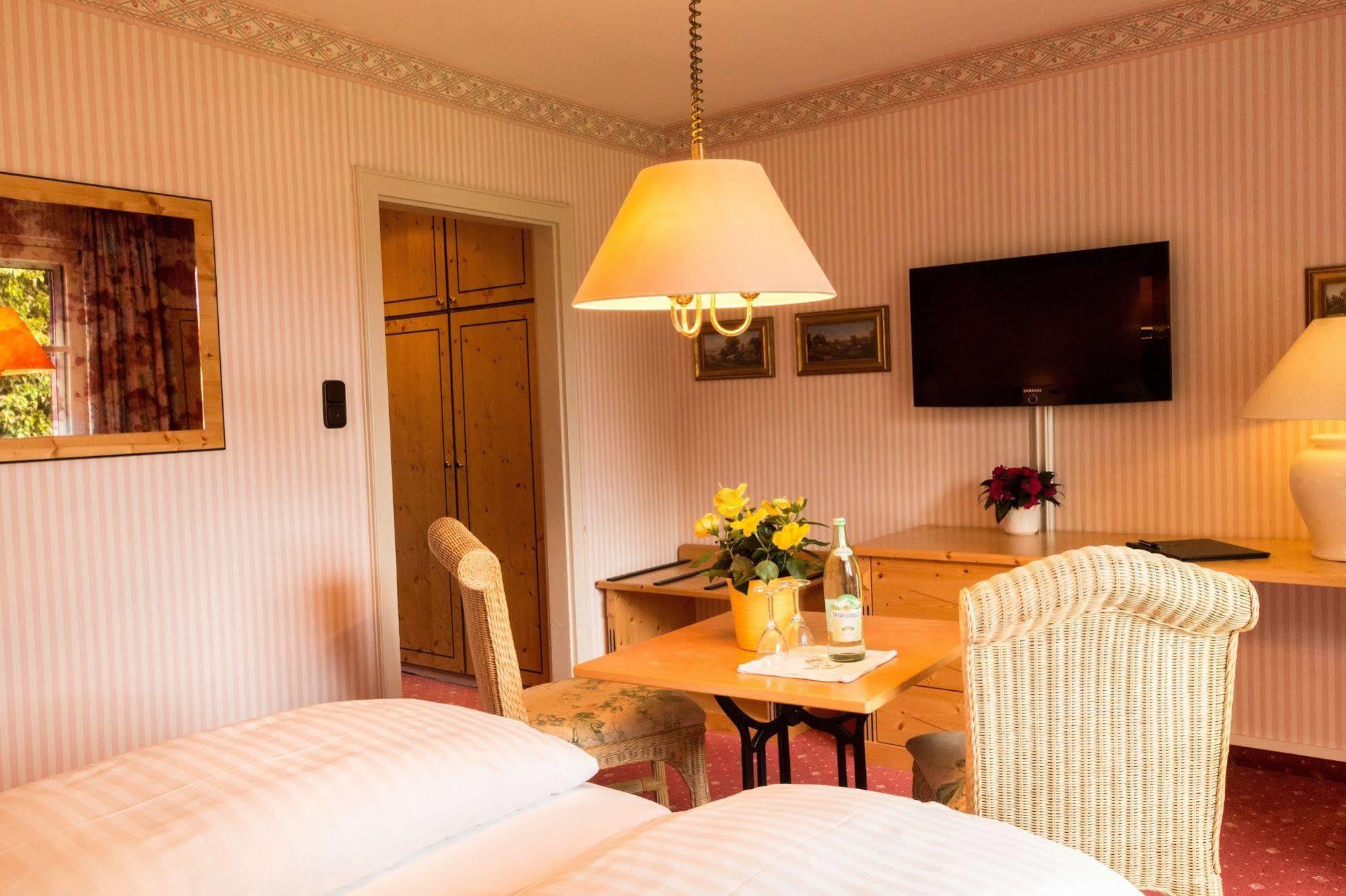 Garden-Hotel Reinhart พรีนอัมคิมซี ภายนอก รูปภาพ
